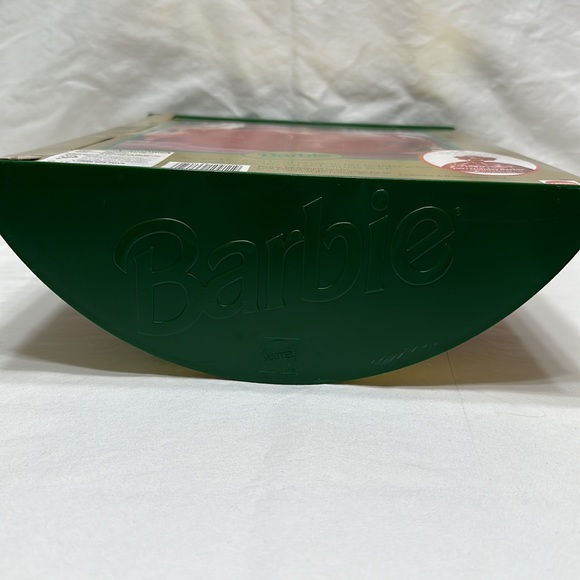 Happy Holidays Barbie - Picture 9 of 9